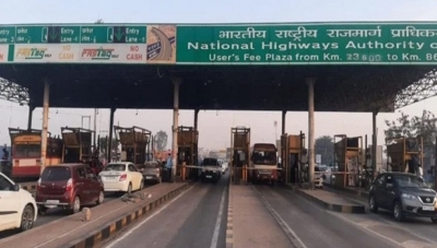  Miscreants Thrash Toll Plaza Personnel In Greater Noida-TeluguStop.com