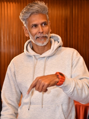  My Priority Is To Be Happy: Milind Soman-TeluguStop.com