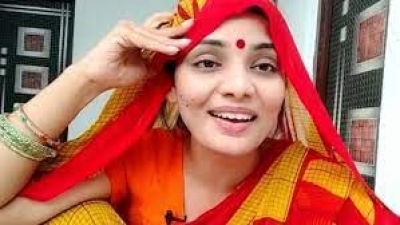  Neha Singh Rathore Served Notice For Songs Targeting Up Govt-TeluguStop.com