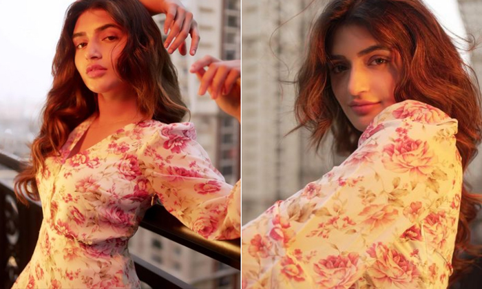 Netizens Comments On Actress Sreeleela Latest Glamour Poses Pics Viral Details, Netizens Comments On Actress Sreeleela Latest Glamour Poses Pics Viral Details,-TeluguStop.com