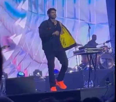  Oaf-savera Packs A Surprise With Siddhant Chaturvedi At Vh1 Supersonic-TeluguStop.com