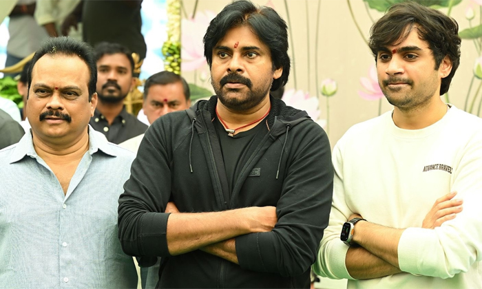 Pawan Kalyan Shocking Remuneration For Sujeeth Movie Details, Pawan Kalyan , Paw Pawan Kalyan Shocking Remuneration For Sujeeth Movie Details, Pawan Kalyan , Paw-TeluguStop.com