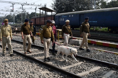  Protests Erupt After Tower Wagon Kills 4 Railmen In Nashik-TeluguStop.com