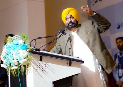  Punjab Cm Flags Off First Batch Of Principals To Singapore For Training-TeluguStop.com