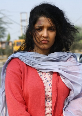  Ritika Singh Went 16 Days Without Washing Hair For ‘incar’-TeluguStop.com