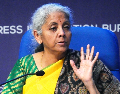 Sitharaman Urges Industry To Set Standards In Renewable Energy Sitharaman Urges Industry To Set Standards In Renewable Energy-TeluguStop.com