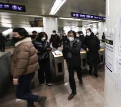  Spain Ends Face Mask Mandate On Public Transport-TeluguStop.com