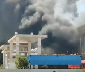  Huge Fire Accident In Renigunta-TeluguStop.com