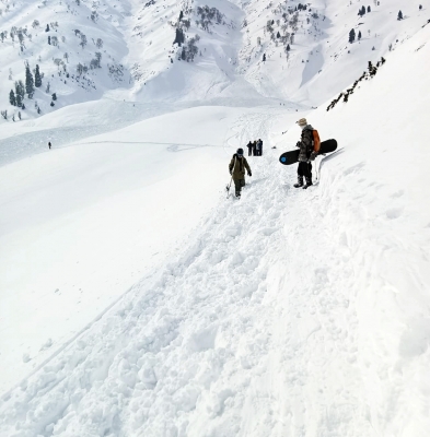  Two Killed, Four Rescued From Gulmarg Avalanche-TeluguStop.com