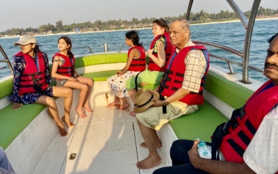  Uk First Lady, Her Father Narayan Murthy Spotted Holidaying In Goa-TeluguStop.com