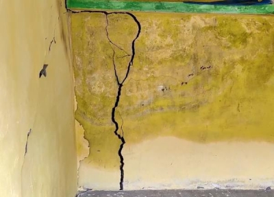  Up: Family Sleeps In Truck After Their House Develops Cracks-TeluguStop.com