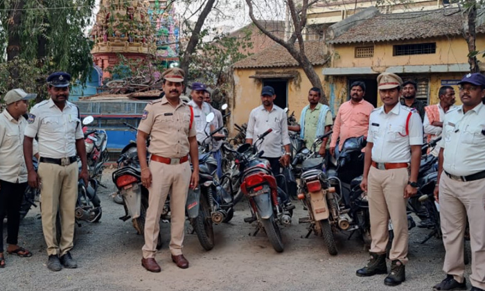  Vehicles Without Number Plates Seized In Miryalaguda,miryalaguda,suryapet News,t-TeluguStop.com