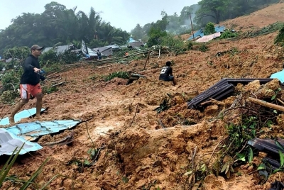  2 Killed In Landslide In Indonesia-TeluguStop.com
