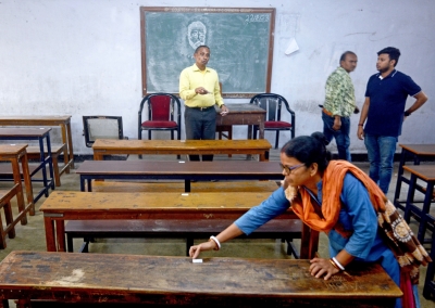  8,207 State-run Schools In Bengal Have Student Strength Below 30-TeluguStop.com