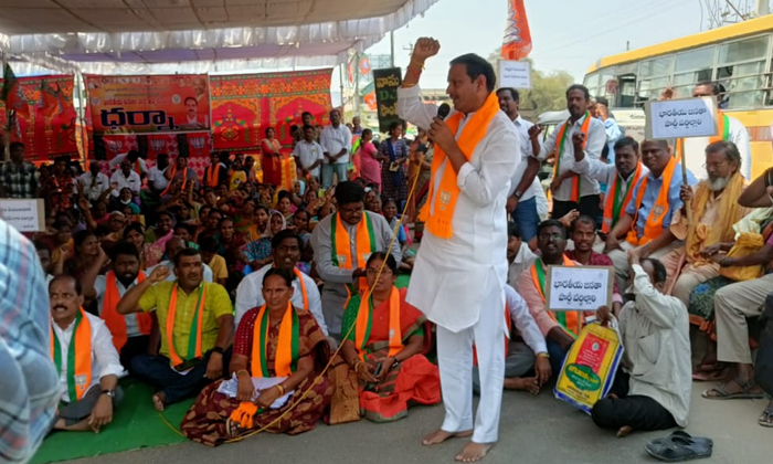  Bjp Dharna In Front Of Collectorate On Double Bedroom Room Irregularities, Bedro-TeluguStop.com