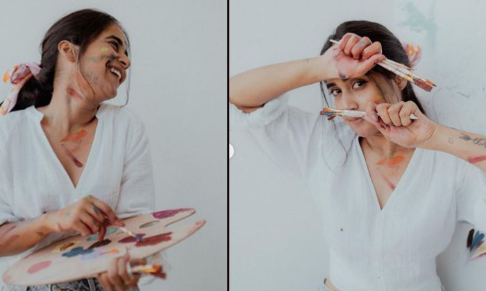  Deepti Sunaina Is Showing Everything Called Painting Viral Photos ,deepti Sunain-TeluguStop.com