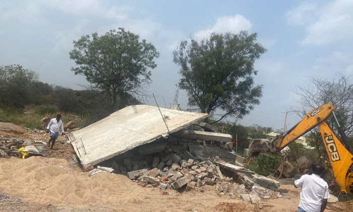  Demolition Of Illegal Construction , Vemulawada Urban, Rajanna Sirisilla  , Ille-TeluguStop.com