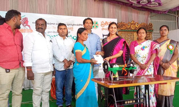  Distribution Of 120 Sewing Machines In Collaboration With Pratima Foundation For-TeluguStop.com