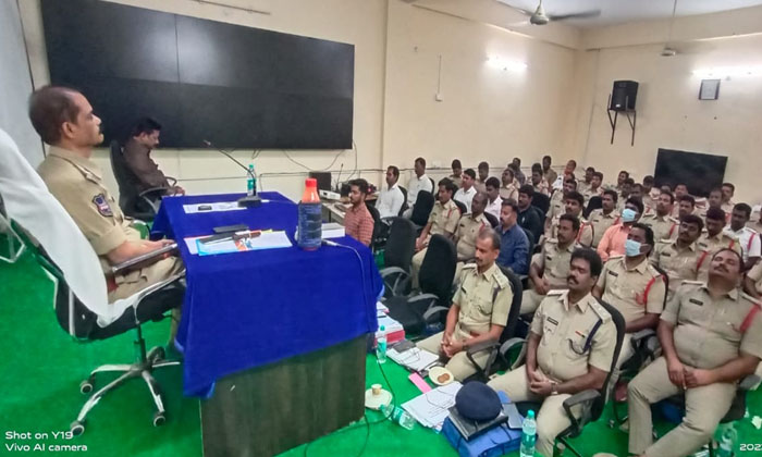  District Sp Conducted Monthly Review Of Police , District Sp , Police , Monthl-TeluguStop.com