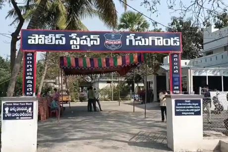  Young Man Committed Suicide Because Of Si Harassment..!? Incident In Warangal-TeluguStop.com