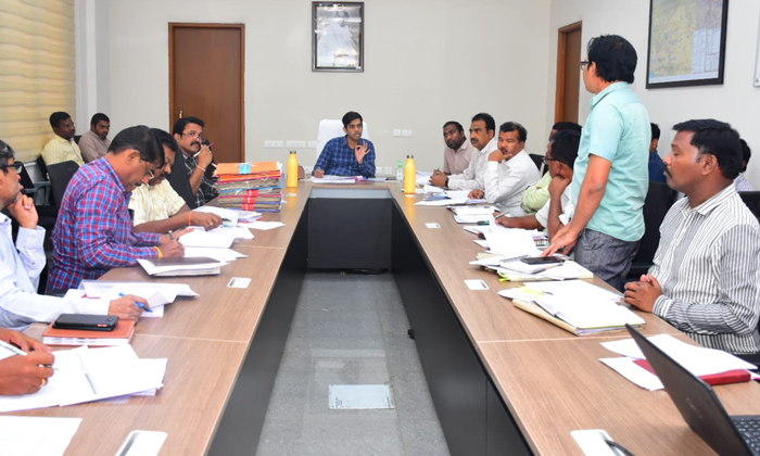  Grounding Of Dalit Bandhu Pending Units Should Be Completed..district Collector-TeluguStop.com