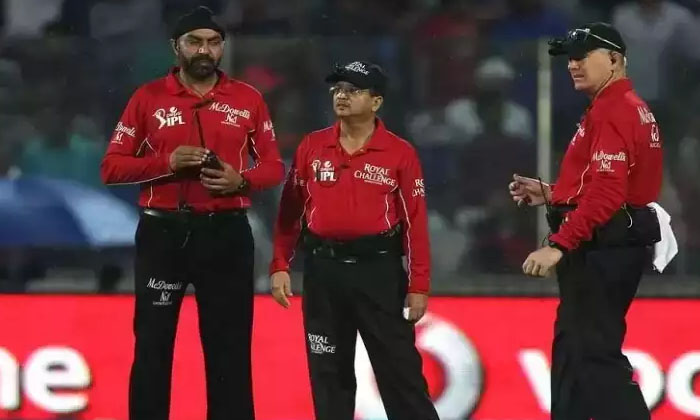  Do You Know How Much The Umpires Are Paid In Ipl,  Ipl, Sports , Umpires , Franc-TeluguStop.com
