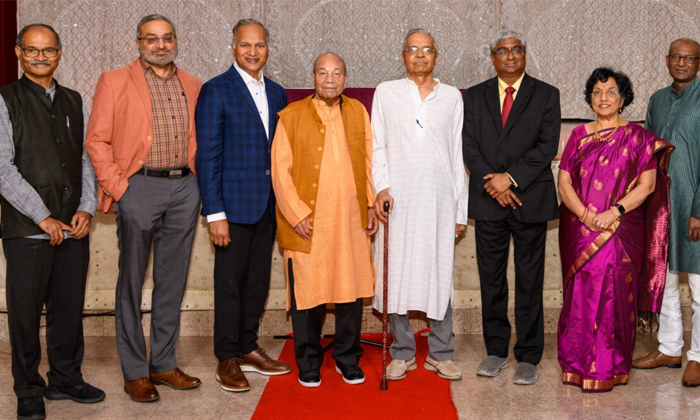  Indian-american Entrepreneur Ramesh Bhutada Donates Usd 1m To Hindu University O-TeluguStop.com