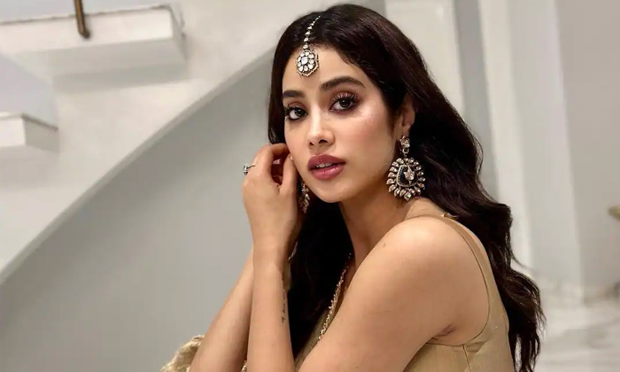 Janhvi Kapoor In One More Tollywood Movie After Ntr 30 , Ntr 30, Tollywood, Jan Janhvi Kapoor In One More Tollywood Movie After Ntr 30 , Ntr 30, Tollywood, Jan-TeluguStop.com
