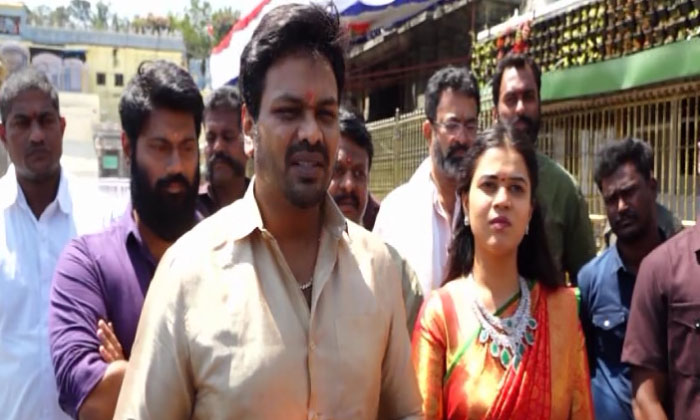  New Couple Manchu Manoj Bhuma Naga Maunika Reddy Visited Tirumala , Manchu Man-TeluguStop.com