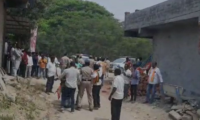  Nakirekal Mla Chirumarthi Lingaiah's House Besieged , Nakirekal Mla , Chirumarth-TeluguStop.com