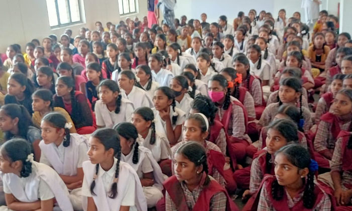  Awareness Program On She Team At Peddabonala Kasturba Gandhi High School-TeluguStop.com