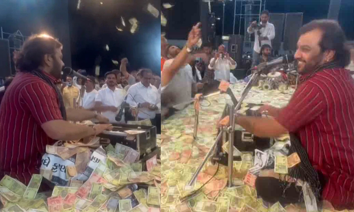 People Showered Money On Singer Kirtidan Gadhvi At An Event Details, Folk Singer People Showered Money On Singer Kirtidan Gadhvi At An Event Details, Folk Singer-TeluguStop.com