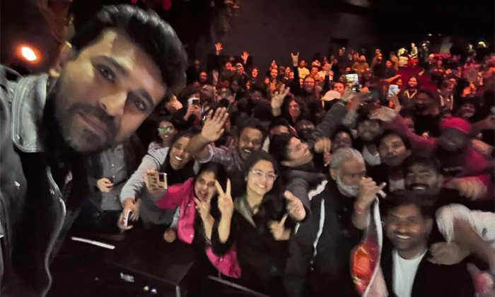  Ram Charan Posts Selfie From Screening Of Rrr In Us Details, Ram Charan, Usa, Rr-TeluguStop.com