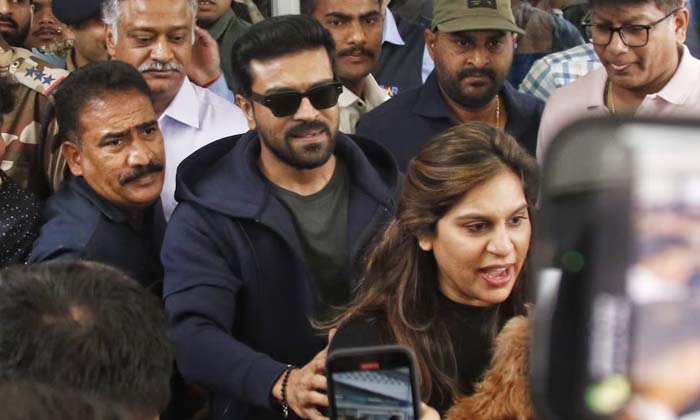  Ram Charan Who Reached Delhi Mega Power Star Who Is Going To Participate In Ind-TeluguStop.com