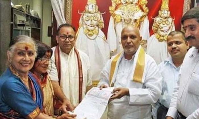 Kanchana Donated Land To Temple Kanchana Donated Land To Temple-TeluguStop.com