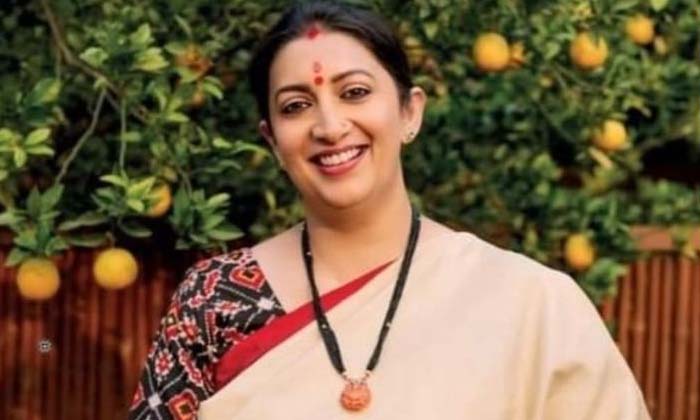  Smriti Irani Recalls Makeup Man Was Embarrassed Her-TeluguStop.com