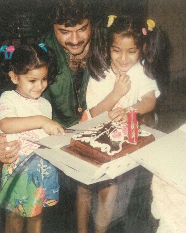  Sonam Kapoor Celebrates Sister Rhea’s Birthday With Family And Friends!-TeluguStop.com