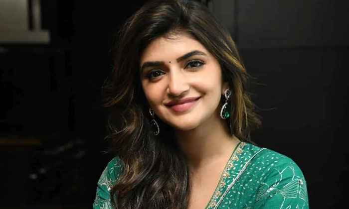  Is Sreeleela Ready To Vijay For Lip Lock , Sreeleela , Vijay Devarakonda , Toll-TeluguStop.com