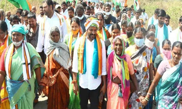  Huge Response For Revanth Reddy Padayatra , Telangana Congress, Revanth Reddy,-TeluguStop.com