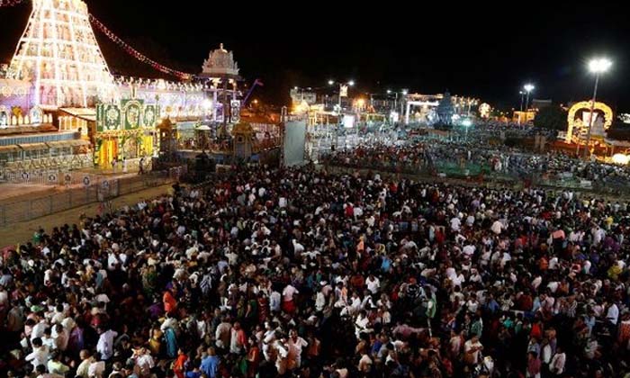  Free Darshan For Devotees Who Go To Tirumala On Foot  Especially Than Anyone Els-TeluguStop.com