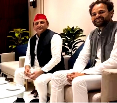  Akhilesh Meets Bsp Mp, Triggers Speculation-TeluguStop.com