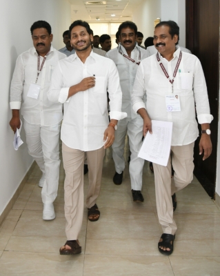  Andhra Mlas Vote For Seven Seats Of Legislative Council-TeluguStop.com