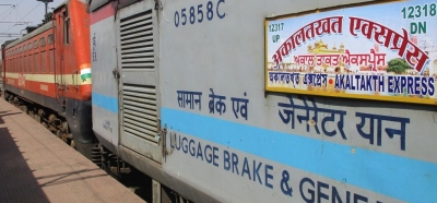  Another Pee-gate Incident, This Time On Train By Tte In Up-TeluguStop.com