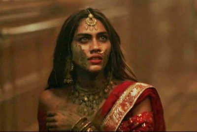  Apeksha Porwal Starts Shooting For 'slave Market 2'-TeluguStop.com