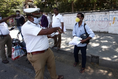  As Mercury Rises, Traffic Police In Tn's Vellore Get Buttermilk, Lemon Juice-TeluguStop.com