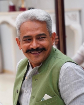  Atul Kulkarni On How Four Generations Manage Differences Under One Roof-TeluguStop.com