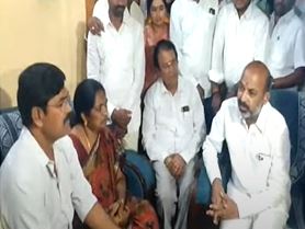  Protest Against Bjp Leader Bandi Sanjay-TeluguStop.com