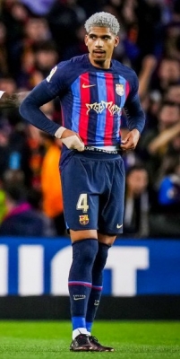 Barca's Injury-hit Araujo Will Miss Uruguay Friendlies Barca's Injury-hit Araujo Will Miss Uruguay Friendlies-TeluguStop.com