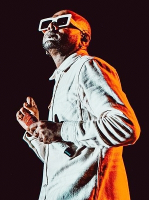  Benny Dayal Gets Hit By A Drone During Concert In Chennai, Bruises Fingers-TeluguStop.com