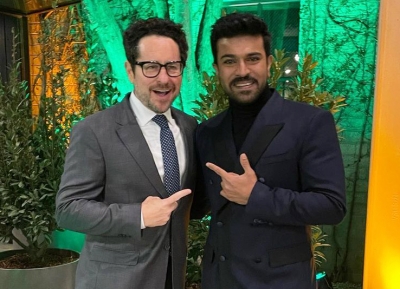  'big Fan' Ram Charan Poses With 'star Wars' Director Jj Abram In La-TeluguStop.com